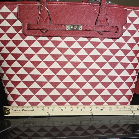 VEGAN 3 piece Red & Tan LG Bucket Purse, SM Bucket & Cosmetic Case - Picture 5 of 11